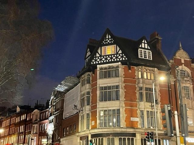 The Apartments Kensington High Street Лондон Екстериор снимка