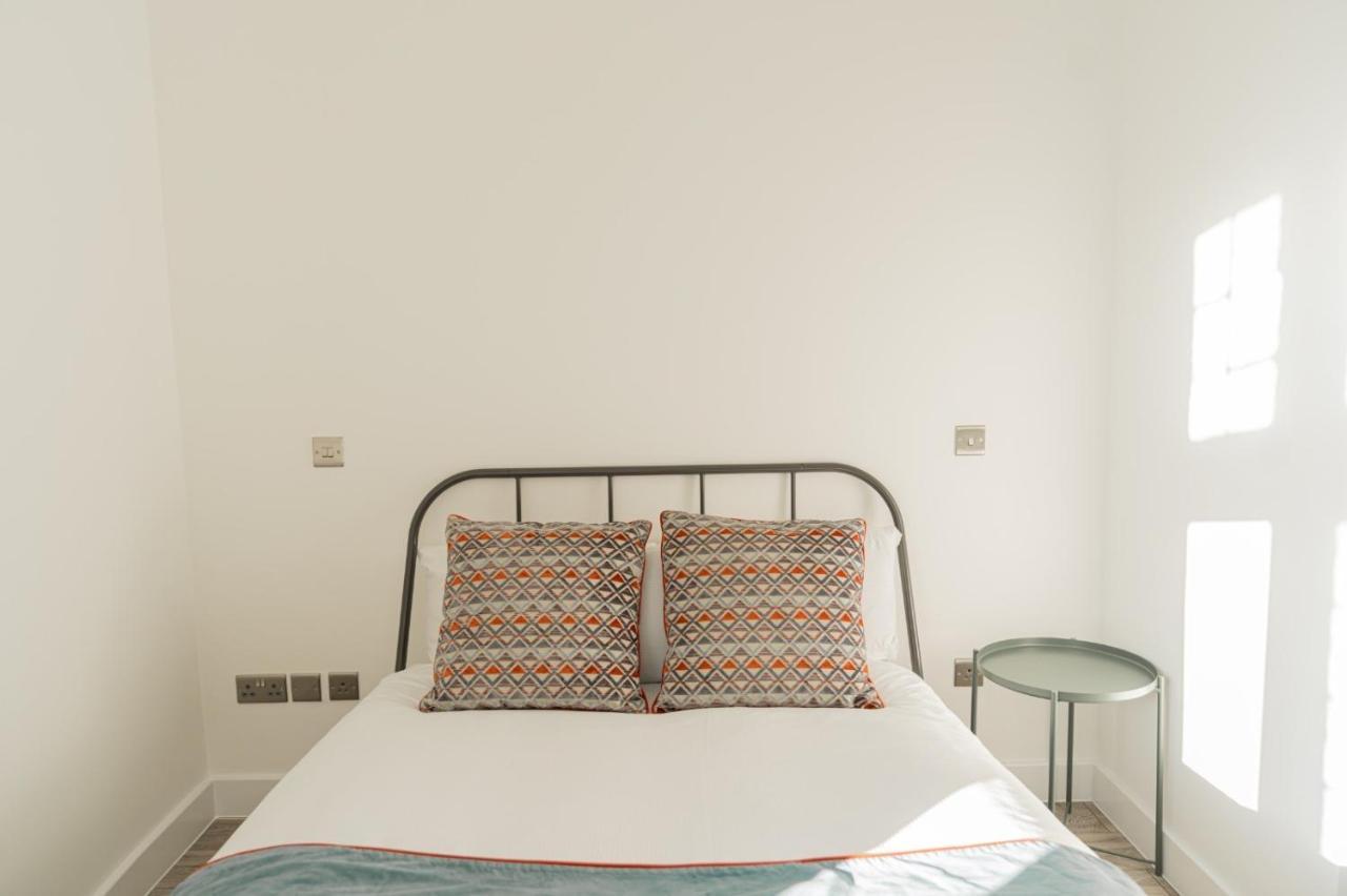 The Apartments Kensington High Street Лондон Екстериор снимка