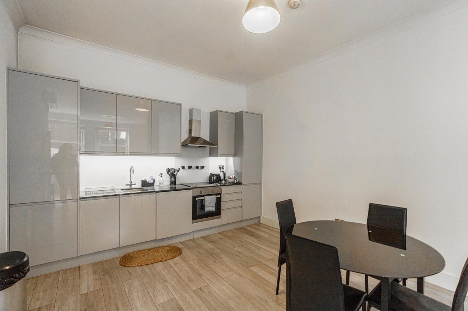The Apartments Kensington High Street Лондон Екстериор снимка