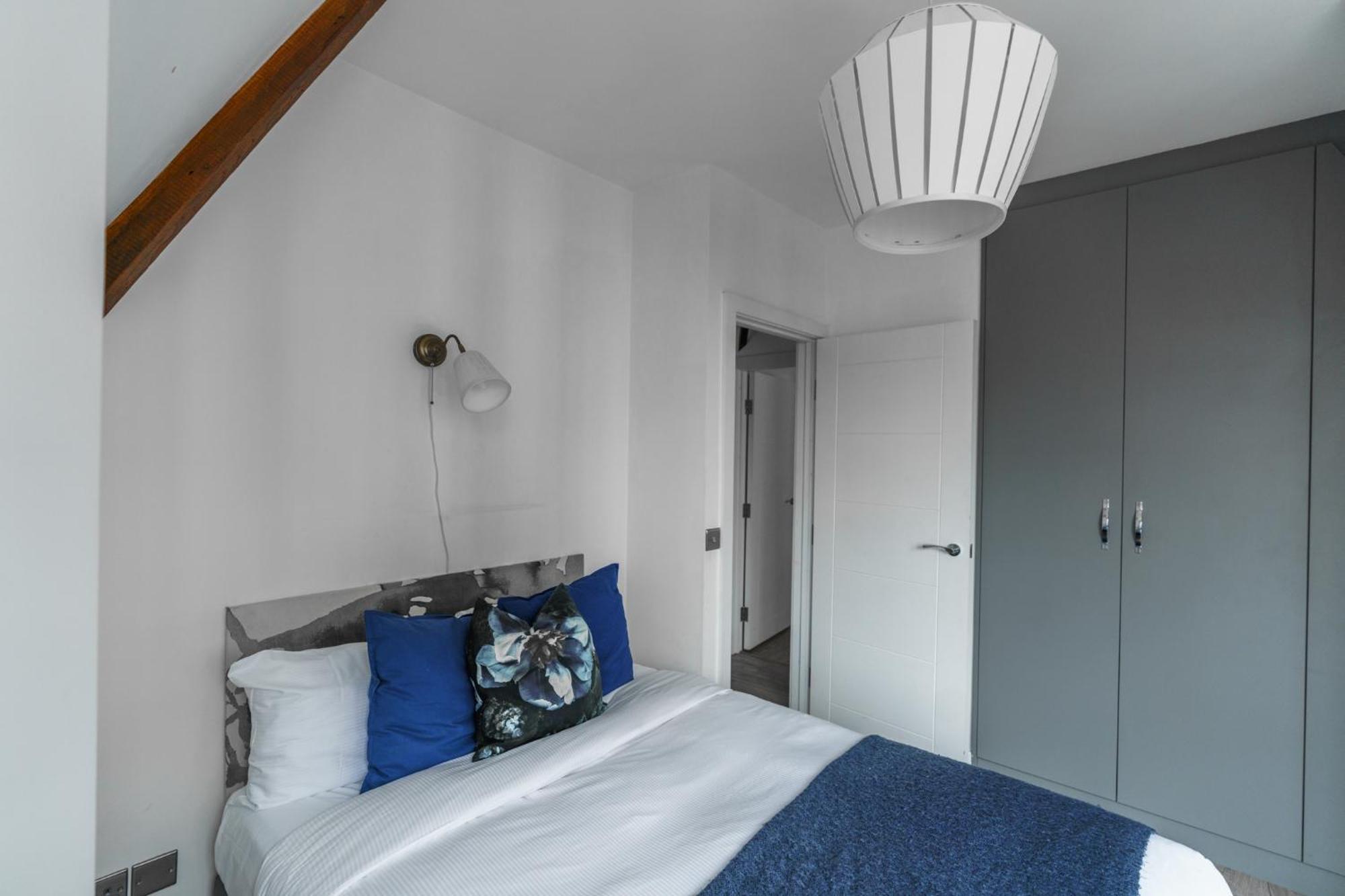 The Apartments Kensington High Street Лондон Екстериор снимка