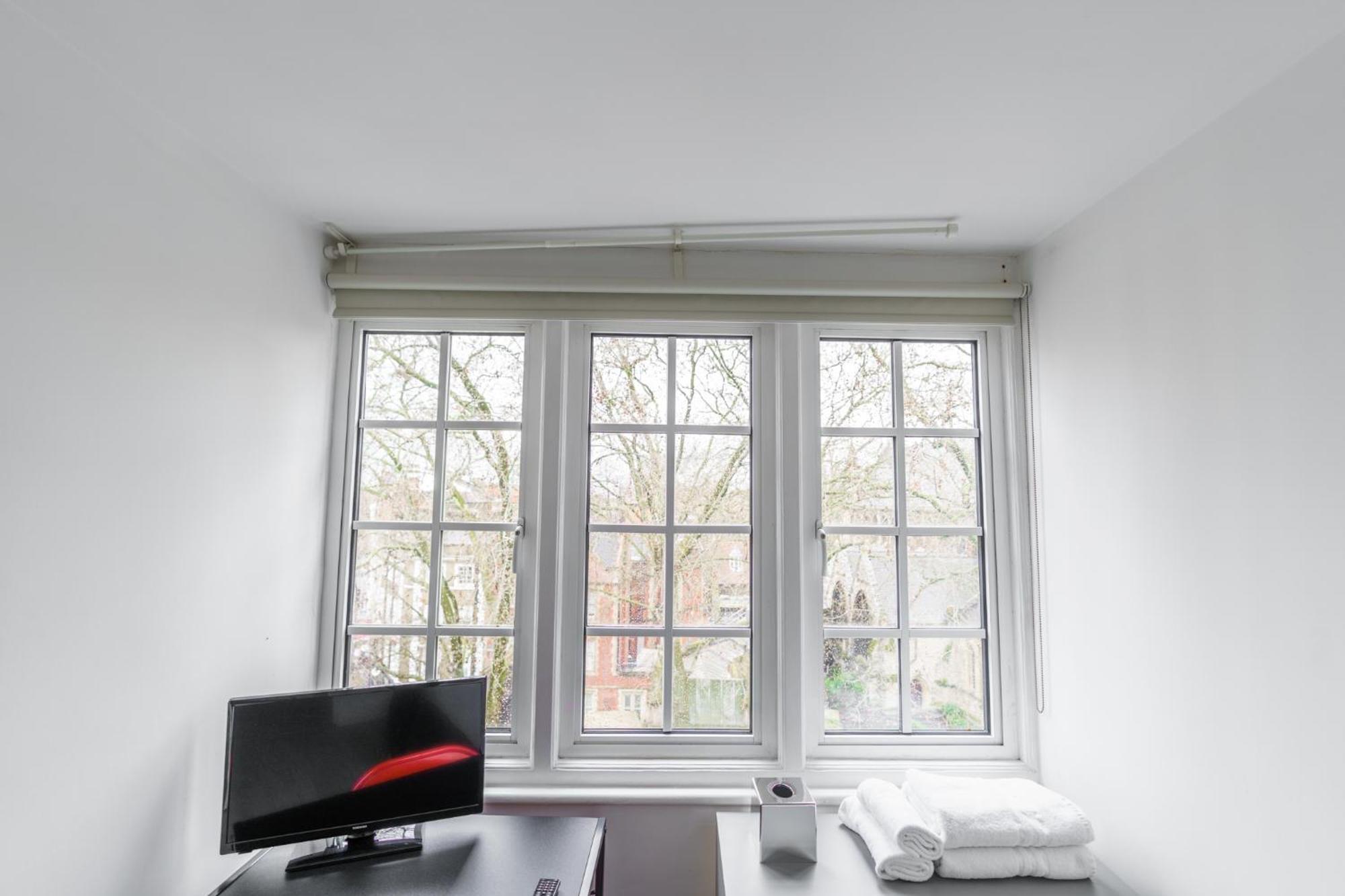 The Apartments Kensington High Street Лондон Екстериор снимка