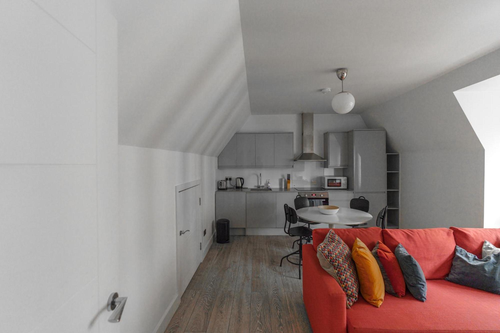 The Apartments Kensington High Street Лондон Екстериор снимка