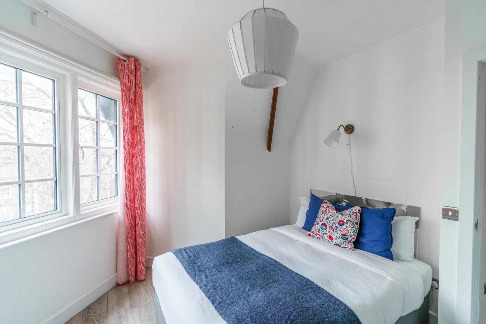 The Apartments Kensington High Street Лондон Екстериор снимка
